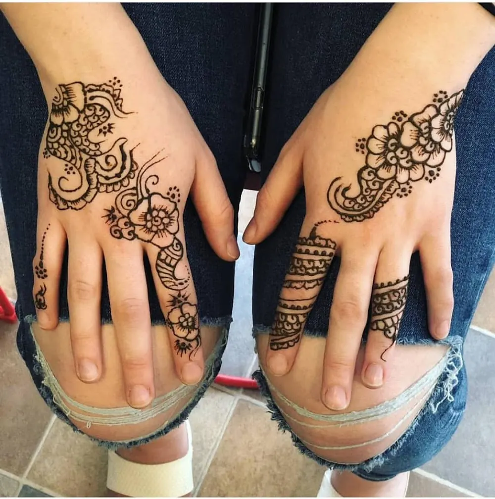 Mehendi on both hands